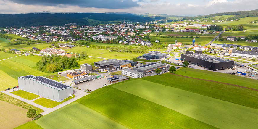 Energiekooperation als Schlüssel für nachhaltiges Wachstum: Internationale Delegation informiert sich in Bad Leonfelden